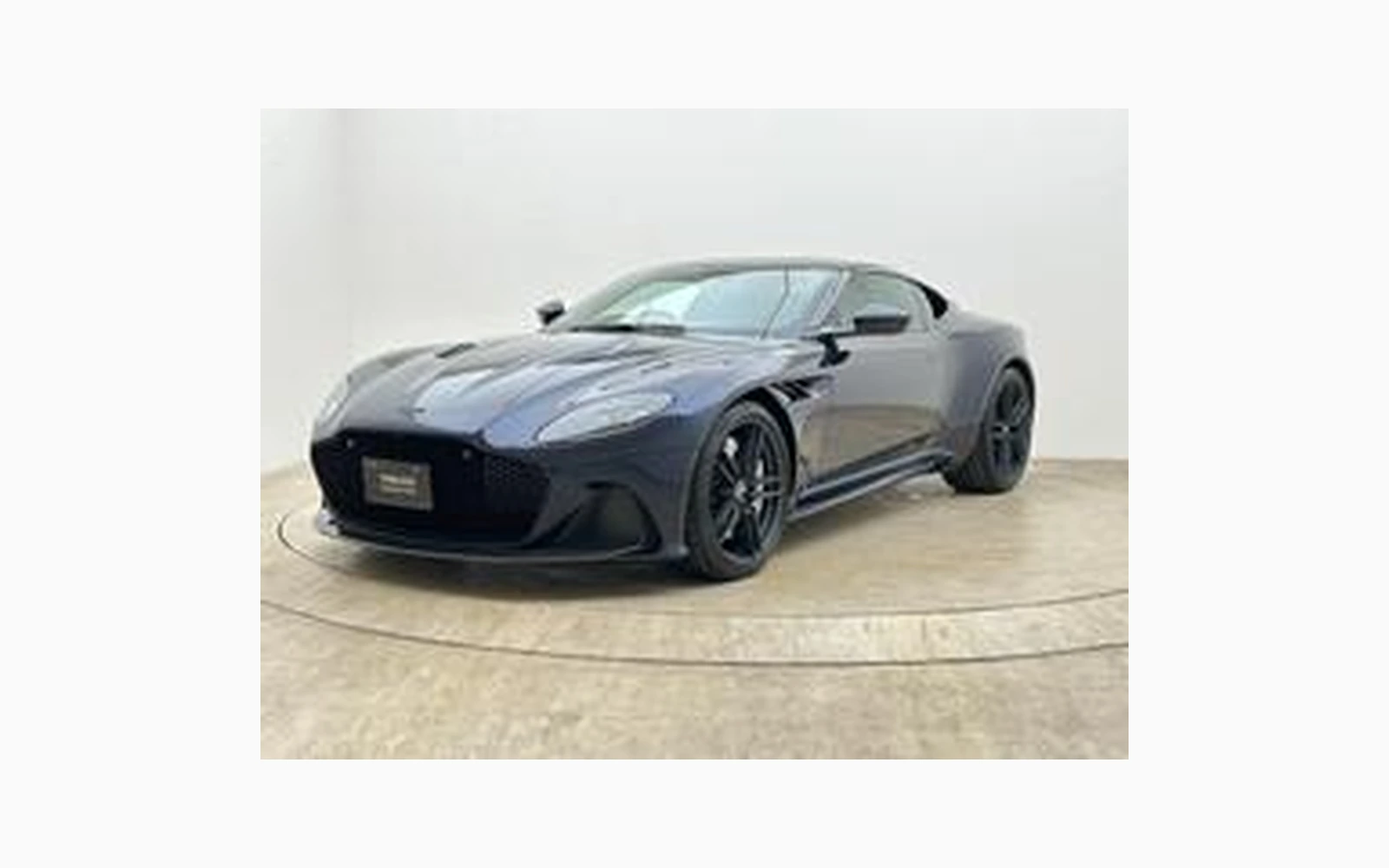 Aston Martin DBS SUPERLEGGERA