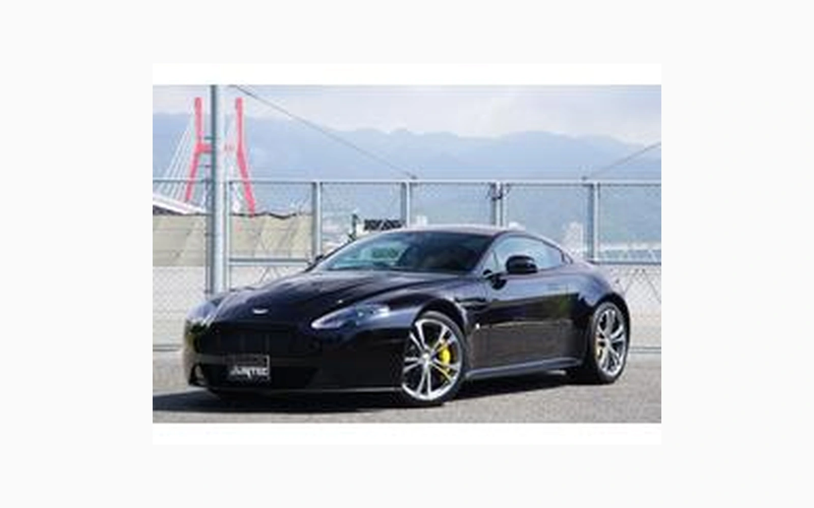Aston Martin V12 VANTAGE